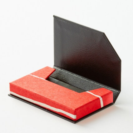 山谷雅英さん 名刺ケース